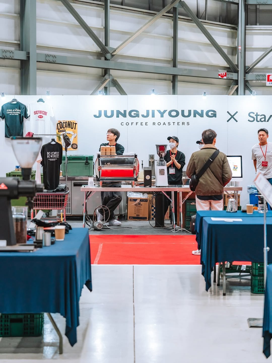 Photo shared by 빈백 | CHANG SU, OH on November 07, 2025 tagging @jungjiyoungcoffee, @_h.pic_, and @suwonyoungmerchants. May be an image of text.