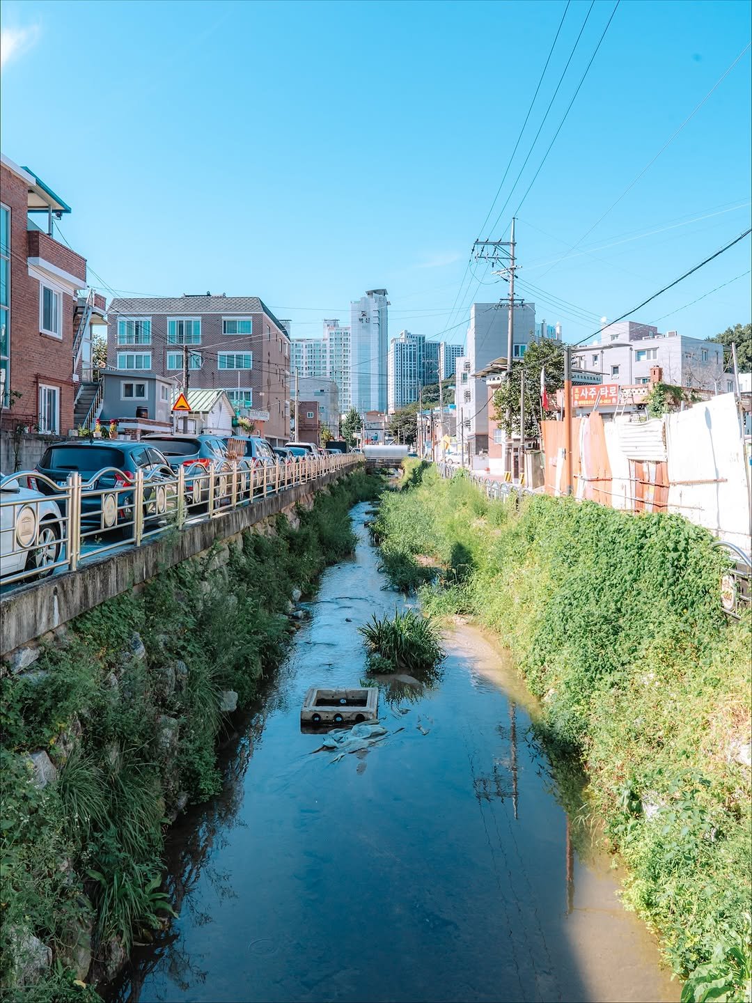 Photo shared by 빈백 | CHANG SU, OH on September 22, 2025 tagging @icheon_city. May be an image of street, telephone pole and text.