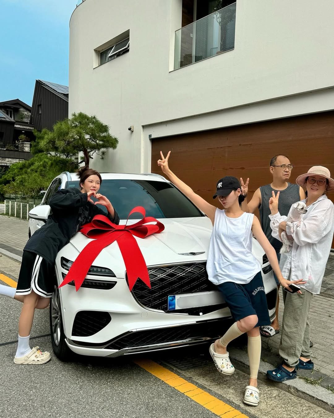 Photo shared by 영스타ㅣ영진 🍒 on September 11, 2024 tagging @b_mm_k.