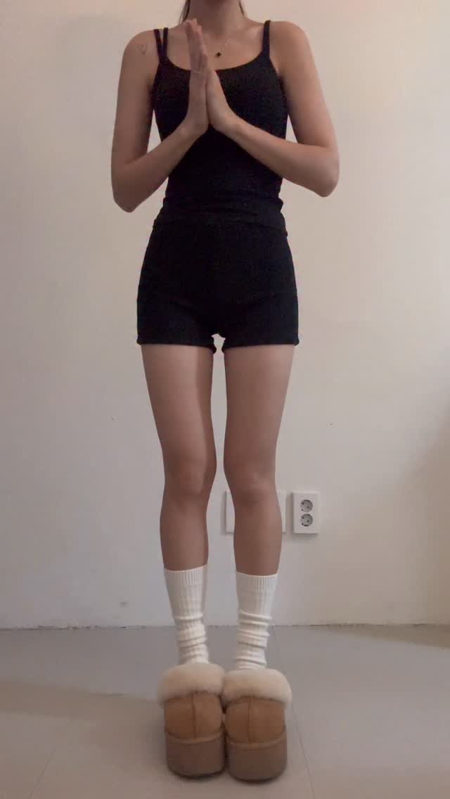 b_mm_k 게시물 이미지: 내사랑 제니 니트 손민수 하기..🫣🧶🤎
댓글에 “제니니트” 남겨주시면 바로 구매...