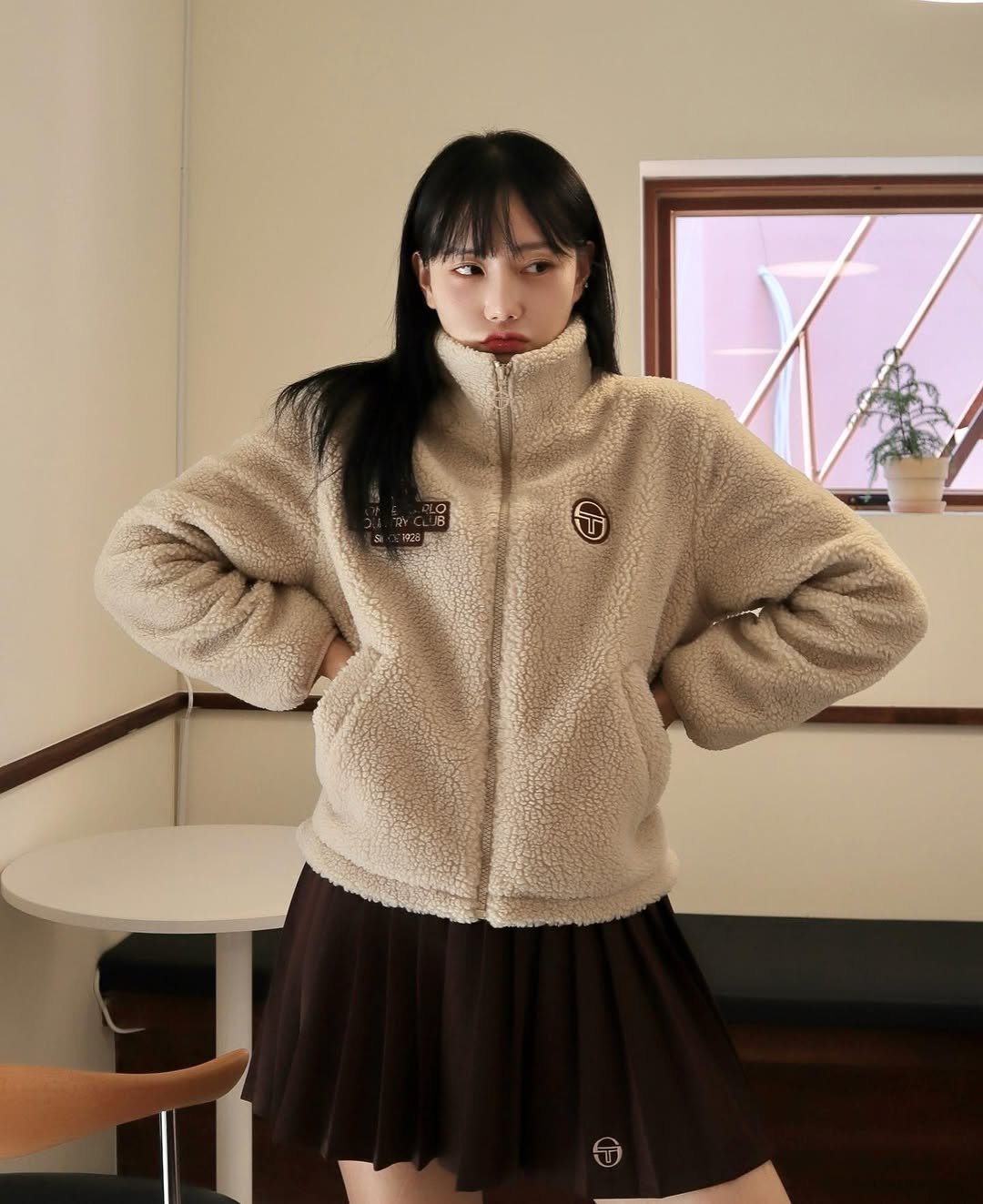 Photo by 변민서 on January 13, 2026. May be an image of duffle coat, goosedown coat, turtleneck, parka, miniskirt, fleece and text.