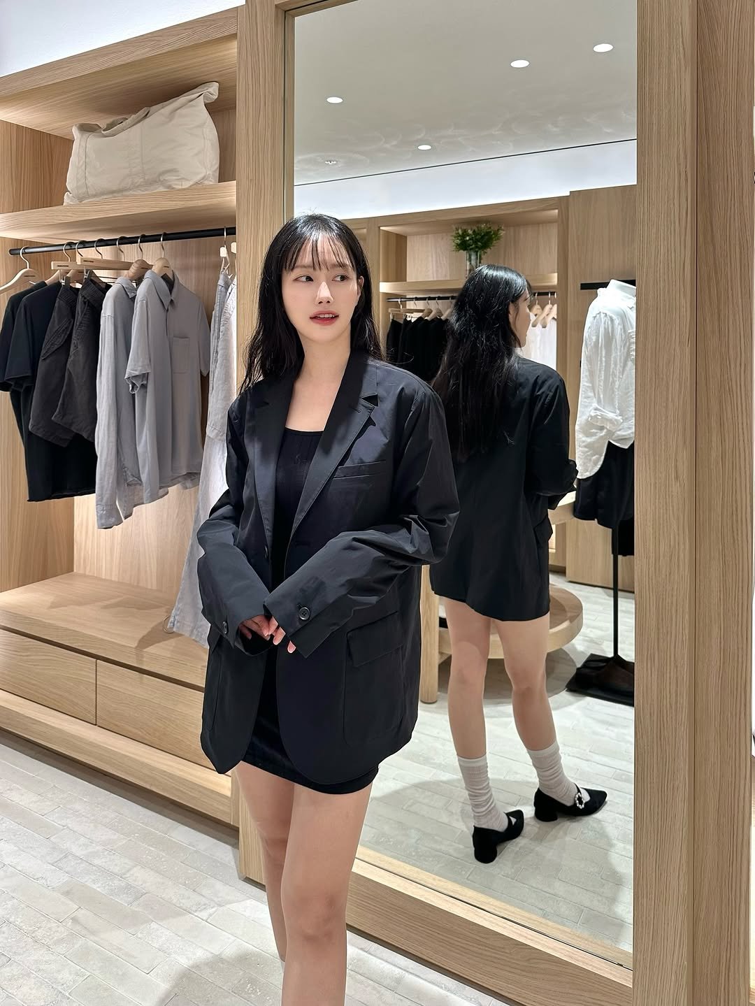 Photo shared by 변민서 on July 01, 2025 tagging @jamesperse, and @galleriadept. May be an image of jacket, coat, display case, blazer and suit.