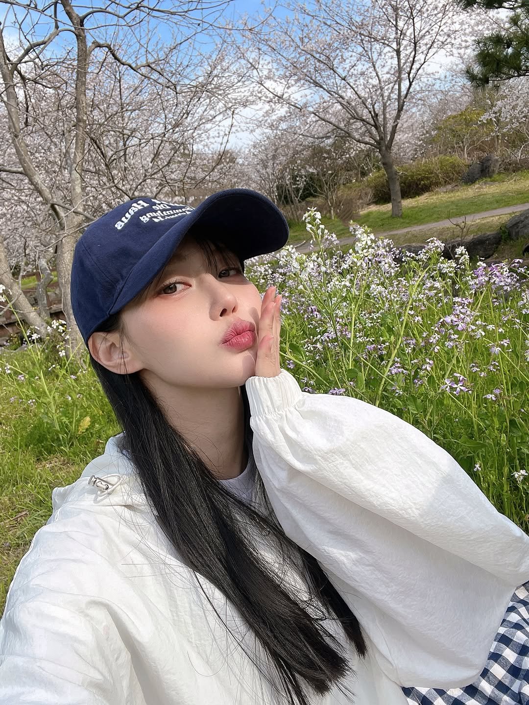 Photo by 변민서 on April 08, 2026. May be an image of hat, white lily, scorpion grass, outdoors and text.