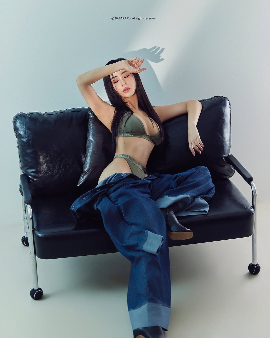 Photo shared by 바바라스튜디오 공식 인스타그램 on November 12, 2025 tagging @choisangwon.eye, @hannahipo, @cr1201b, and @rewom_makeup. May be an image of one or more people, makeup, bra, chaise lounge, magazine and text.