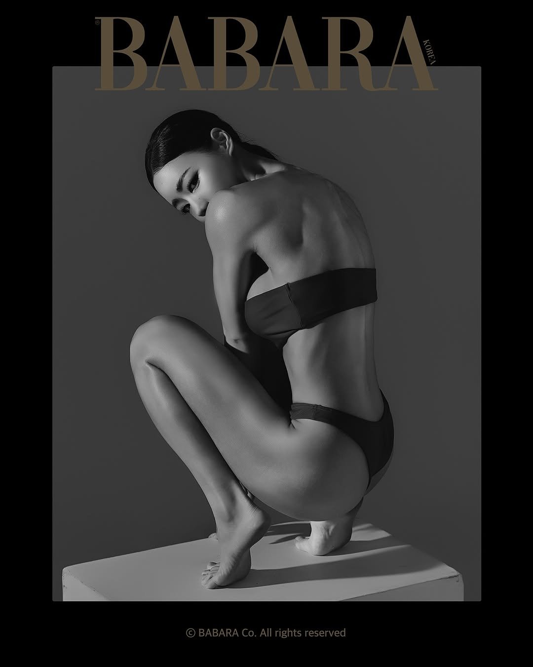 Photo shared by 바바라스튜디오 공식 인스타그램 on September 18, 2025 tagging @juuu__fit. May be an image of 1 person, makeup and text.