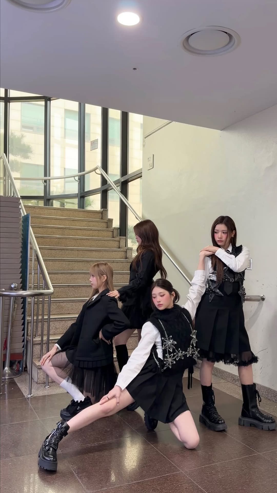 babydontcry.offcl 게시물 이미지: 수미상관 🔁

#BabyDONTCry 
#AFTERCRY #Bittersweet