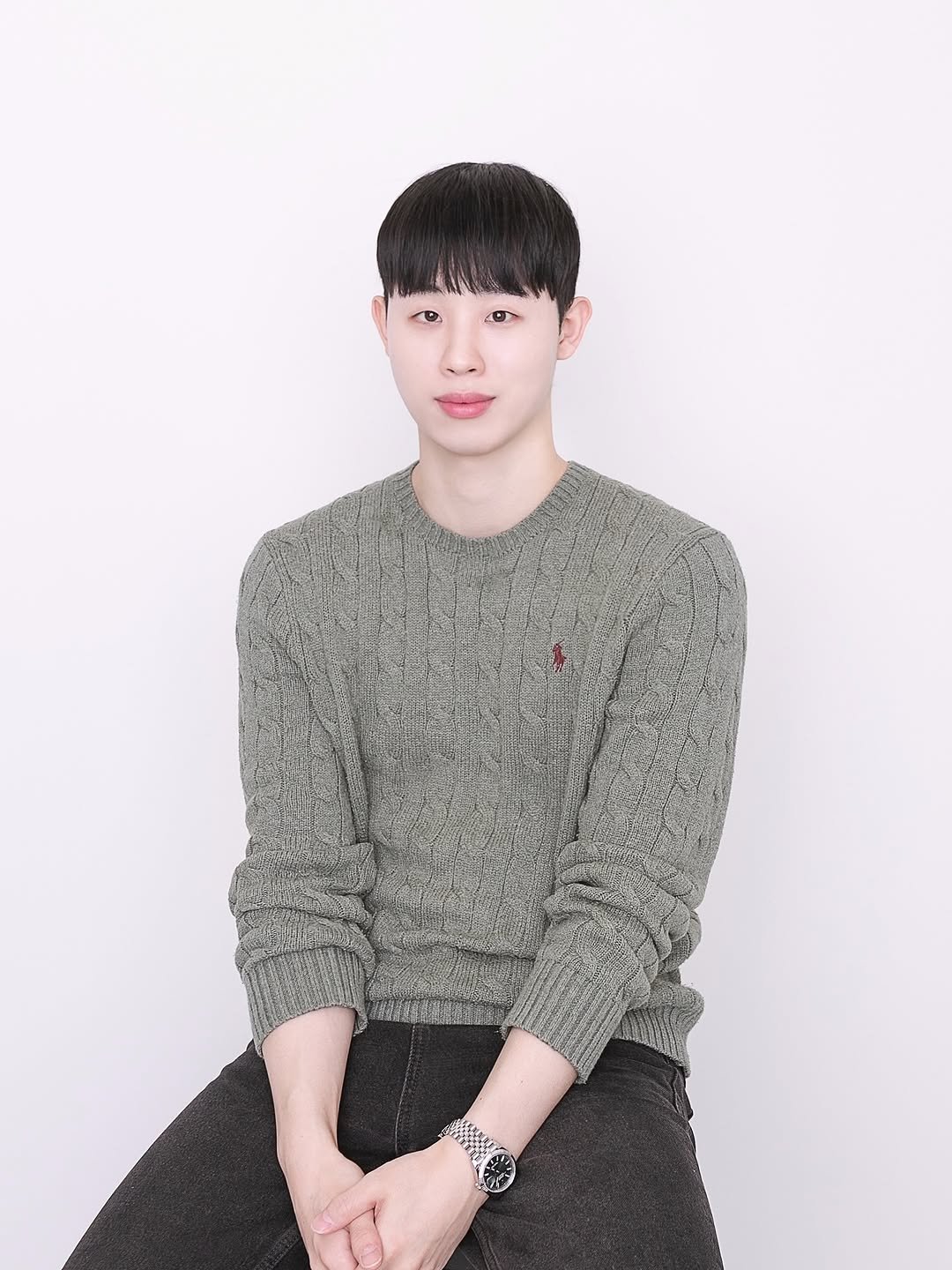 Photo shared by 백승범 | 백간 on December 29, 2025 tagging @backbombb. May be an image of turtleneck, sweater and text.