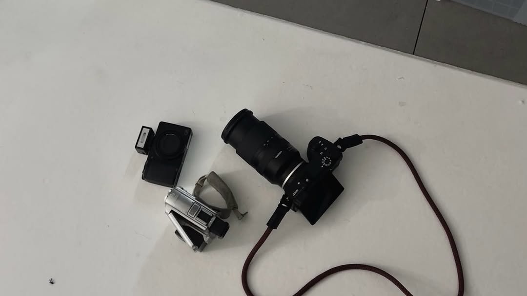 Photo by 바다 Bada on November 28, 2025. May be an image of camera, capacitor, auto part, battery, camcorder and text.