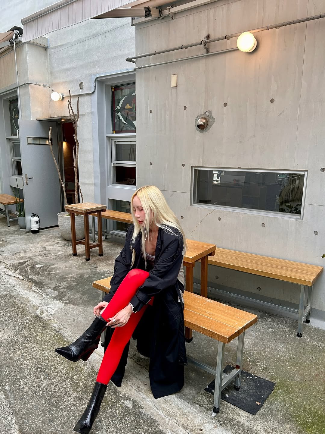 Photo shared by 아이러브 바다 / 15년차 모델 on October 23, 2025 tagging @my_epicegirls. May be an image of leather, overcoat and text.