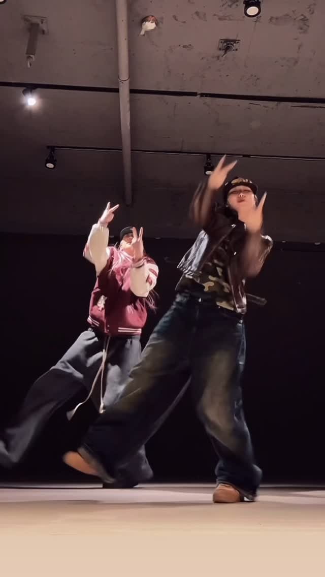 badalee__ 게시물 이미지: ❤️‍🔥❤️‍🔥

dc @chilllit_seoul