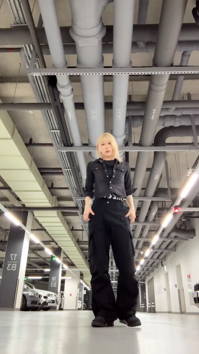 badalee__ 게시물 이미지: 눈치 슬쩍 보고 후다닥
dc @akanenmiyoshi ❤️