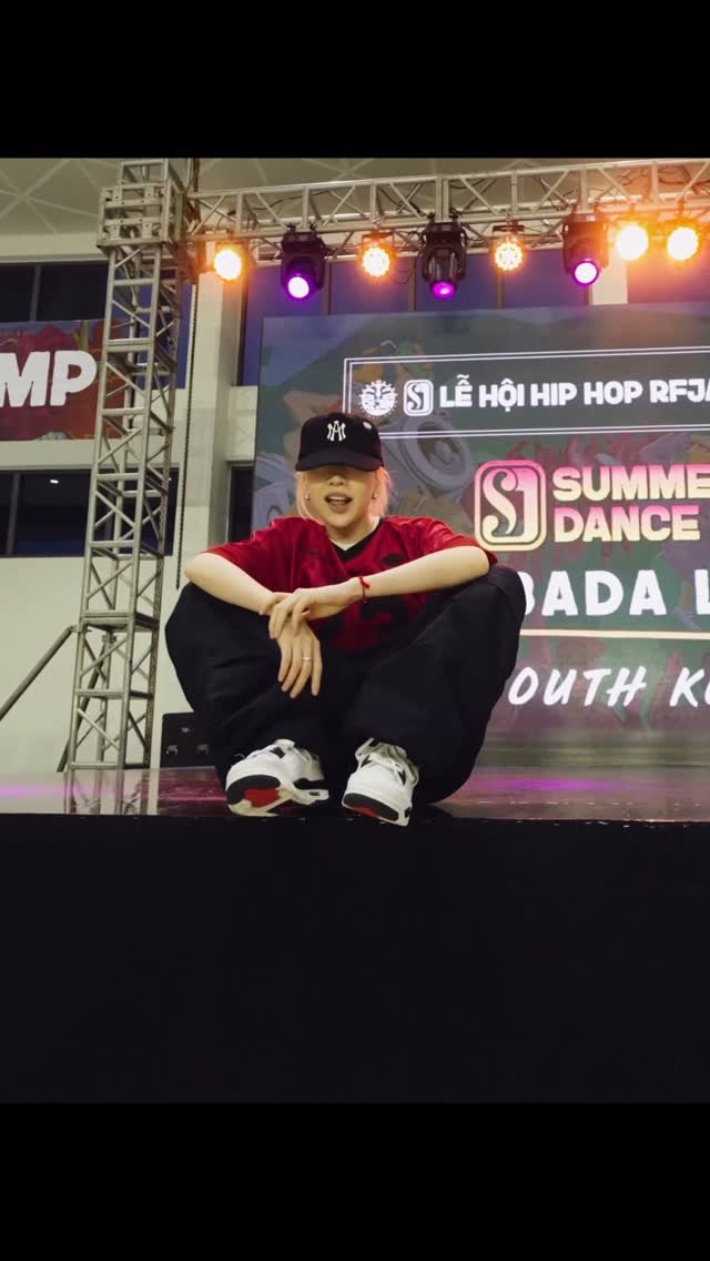 badalee__ 게시물 이미지: BADA LEE @badalee__ 💙🌊 slippin’ in ❤️‍🔥

🎶...