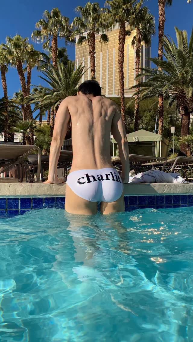 badtrophy 게시물 이미지: Summer cold pool dip is the way to go 🙌