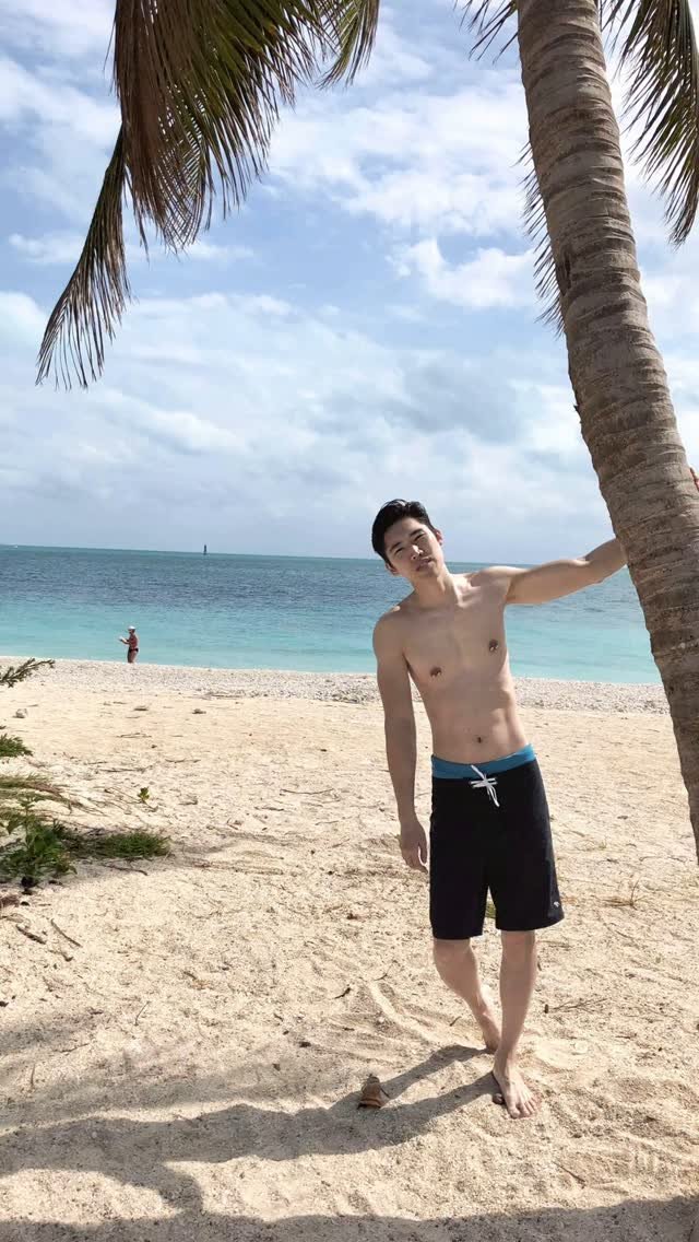 badtrophy 게시물 이미지: I want my coconut 🥥