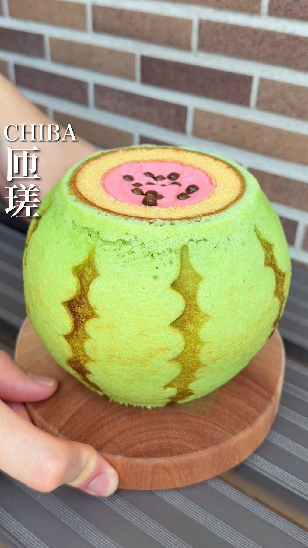 baebae_gurume 게시물 이미지: 本物のようなスイカバウムクーヘン🍉

お菓子が有名なこちらのお店では、まるで本物のような見た目...