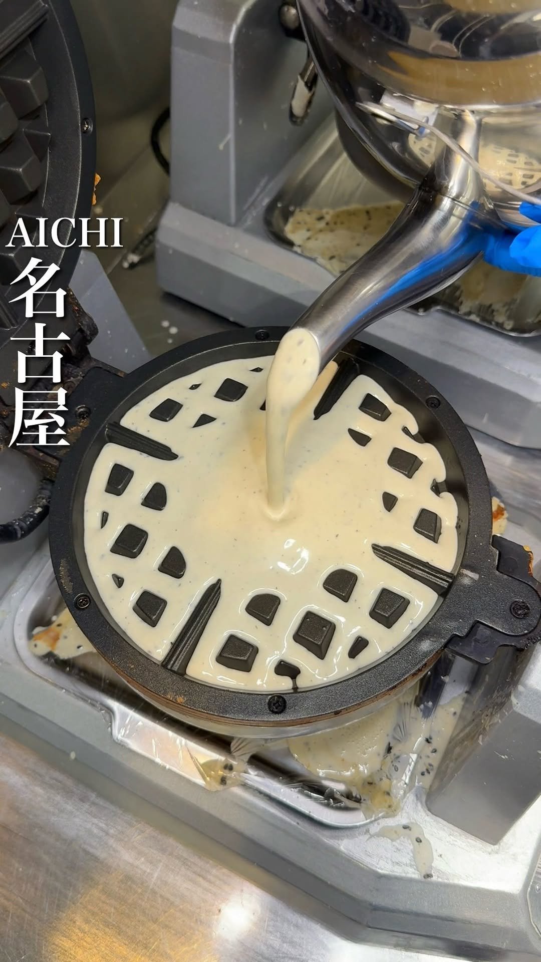 baebae_gurume 게시물 이미지: たっぷり生クリームの背徳ワッフル🧇

焼き上げたワッフル生地をまるまる1枚使って、たっぷりのホ...