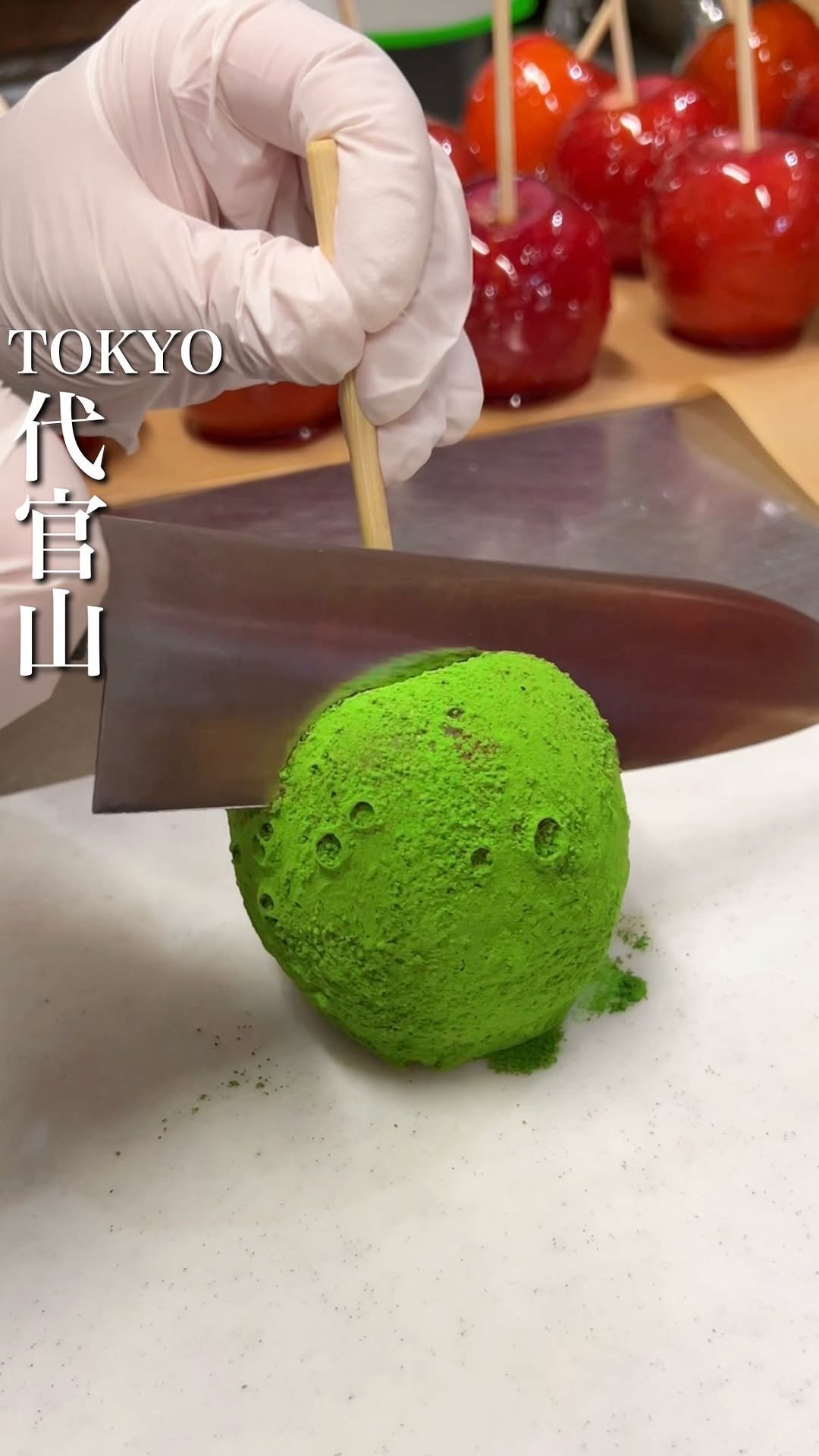 baebae_gurume 게시물 이미지: パリパリサクサクな抹茶りんご飴🍎

りんご飴専門店のこのお店では、表面の飴を完璧な温度管理をす...