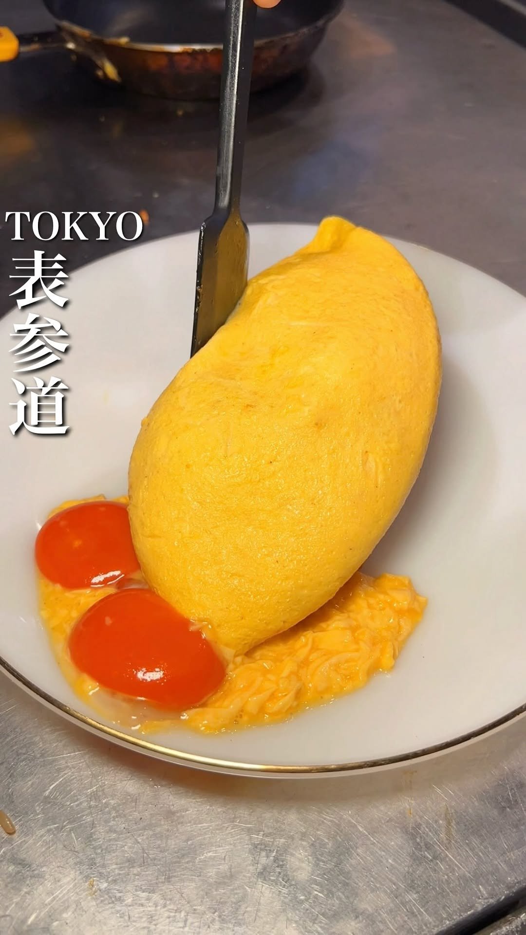 baebae_gurume 게시물 이미지: 卵黄が産まれてくるオムライス🍅

こちらのお店では、外ふわ中トローりなオムライスが食べられる！...