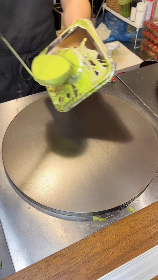 baebae_gurume 게시물 이미지: 美しい抹茶チョコメルトクレープ🍫

パリパリ生地で有名なこちらのお店では、抹茶が練り込まれた生...