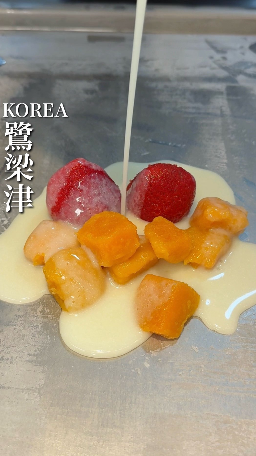 baebae_gurume 게시물 이미지: 巨大フルーツを使った鉄板アイス🥭

素早い手さばきでアイスを作るこちらのお店では、大きなフルー...