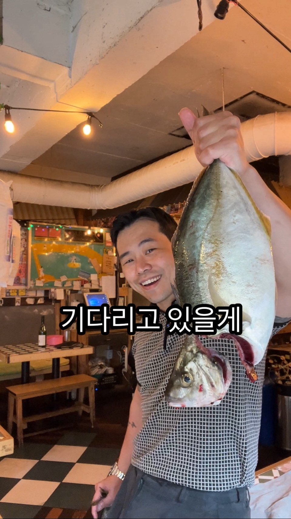 baegsussi_yyg 게시물 이미지: 어쩌면 진짜 어쩌면
저기 동남아 바닷가 수영장에서 놀고있는 어느 누군가보다
여기서...