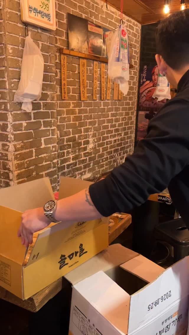 baegsussi_yyg 게시물 이미지: 장사꾼을 상대로
장사를 하시는 거래처 사장님들 😊

#백수씨심야식당