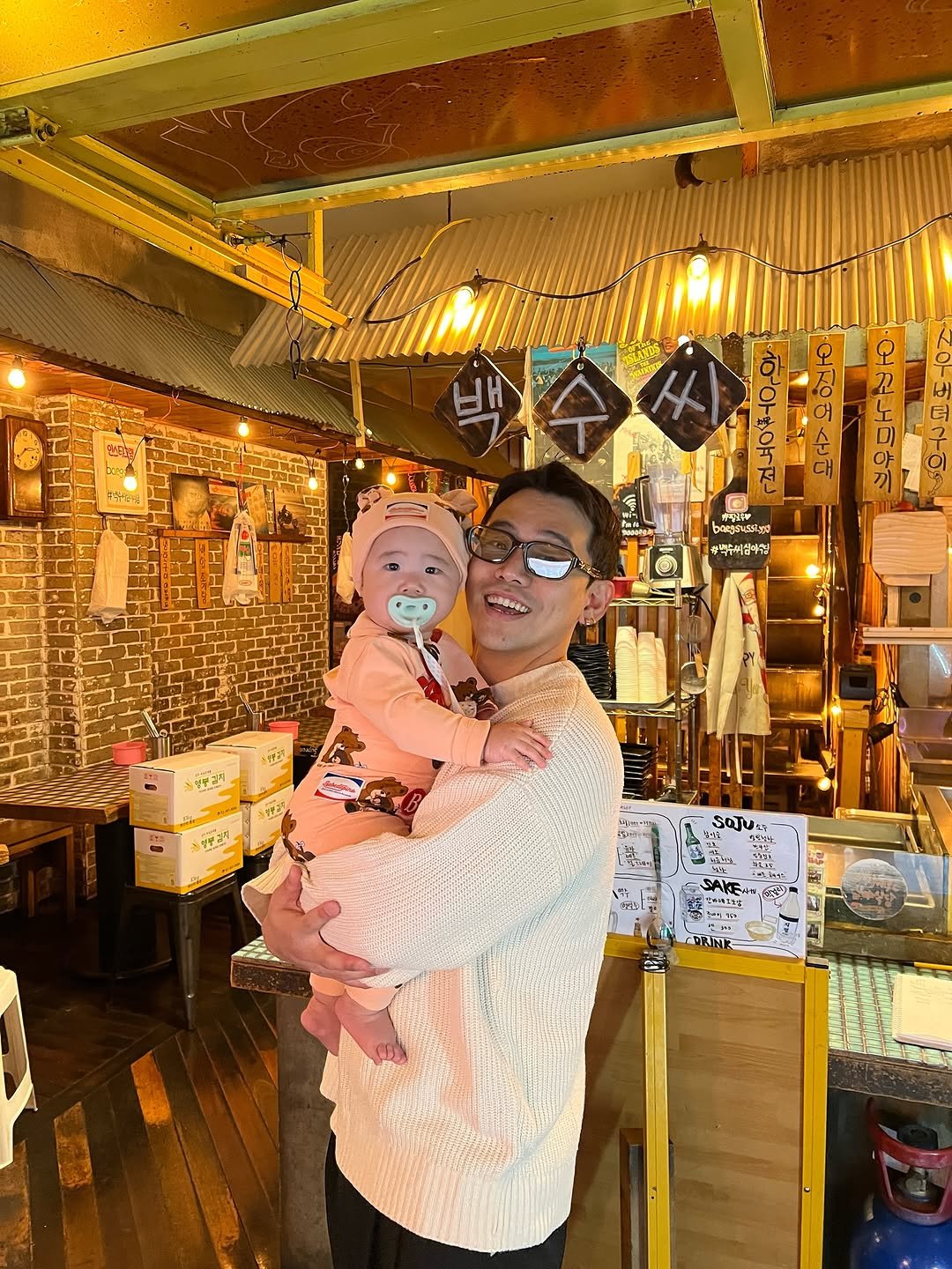 Photo by 백수씨 소개남 (소주 개좋아하는 남자) on October 25, 2025. May be an image of baby and text.