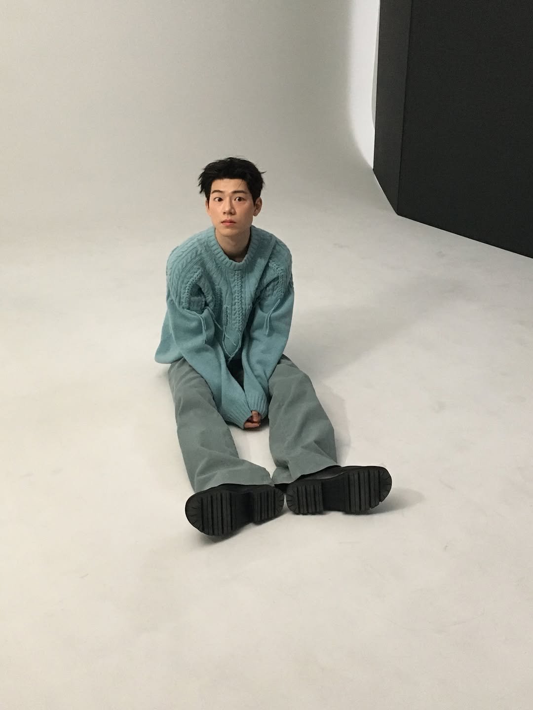 Photo by 배현성 on January 24, 2026. May be an image of outerwear and text.