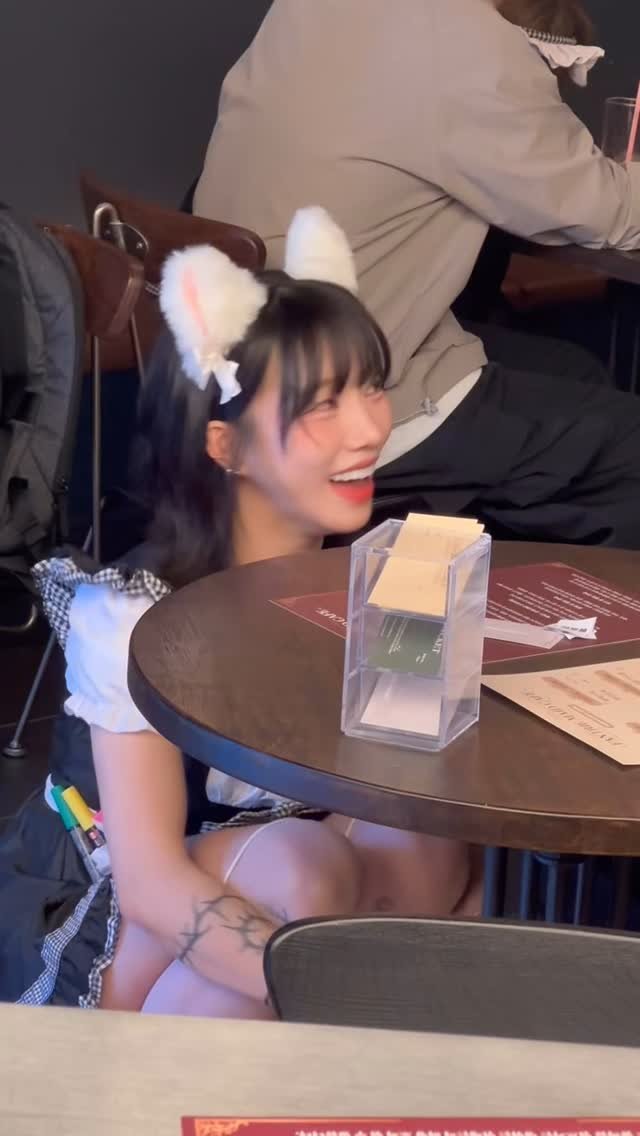 baerassoni 게시물 이미지: 나 : ㅋㅋ 메이드카페 처음 온 기분어때요?
??? : 집에 가고싶어요 
나 :...
