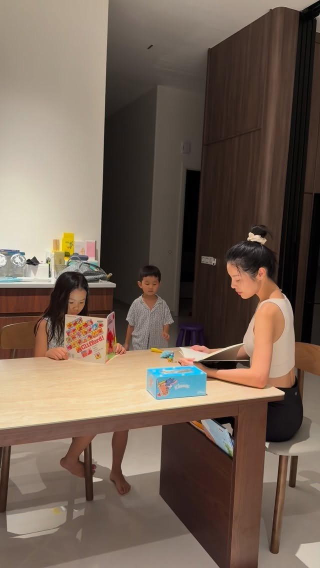 baery.good 게시물 이미지: 이런게 가족이지….💕

혼자있으니 울애기들 같이놀던 시간이 그립넹!
잘자 애기들...