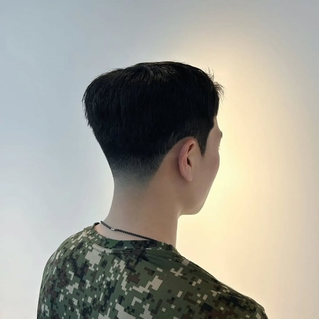 Photo by 귀여운승진 on April 25, 2026. May be an image of one or more people, hair and text.