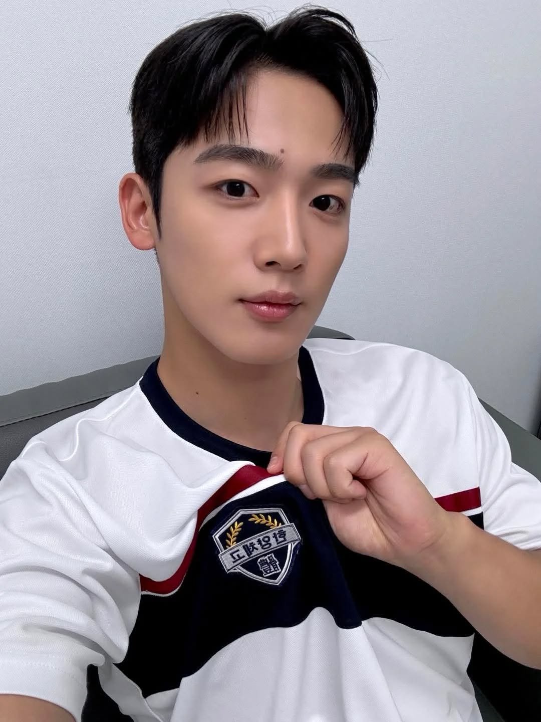 Photo by 박승진 on August 12, 2025. May be an image of 1 person, hair, top and text.