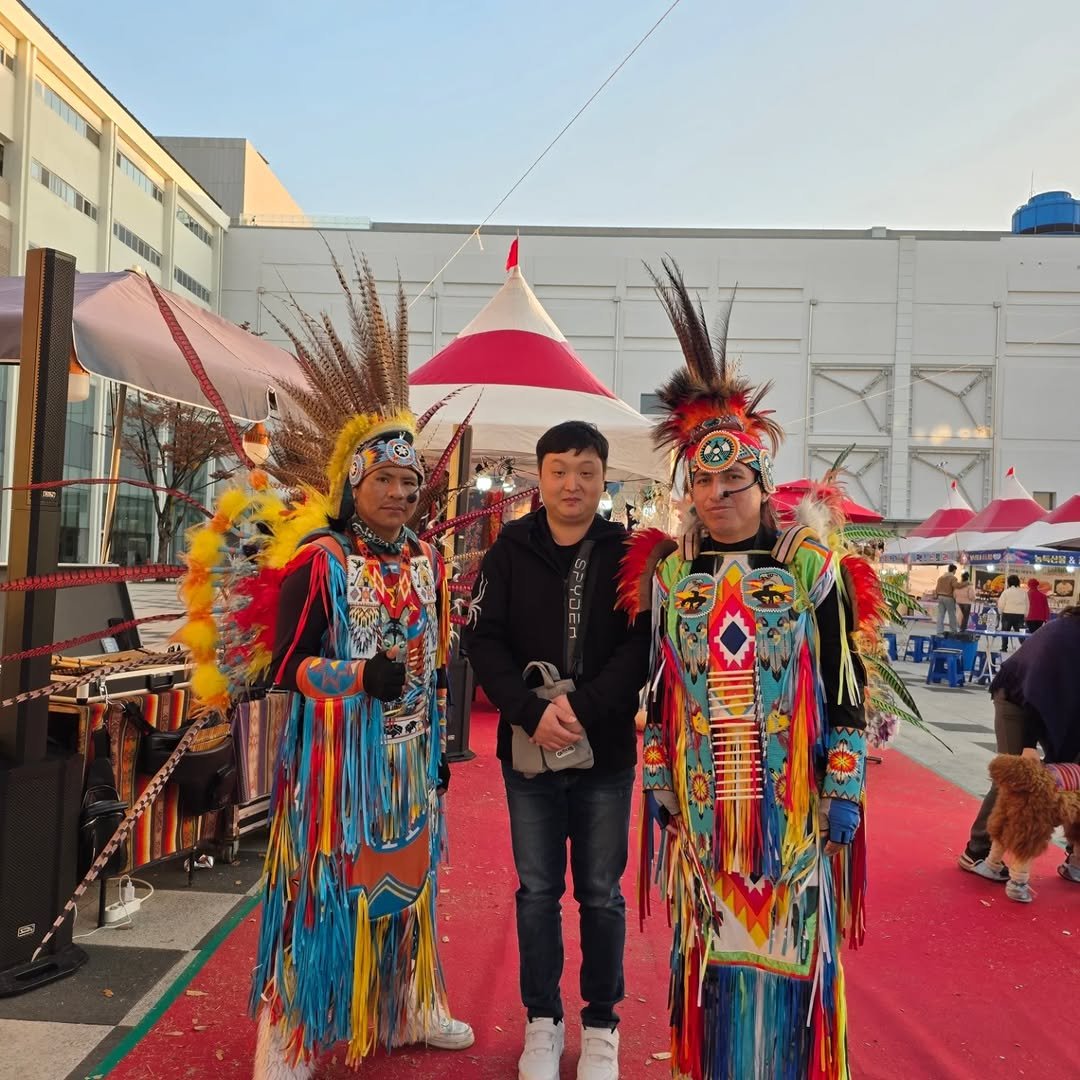 Photo by 귀여운승진 on November 22, 2025. May be an image of headdress.