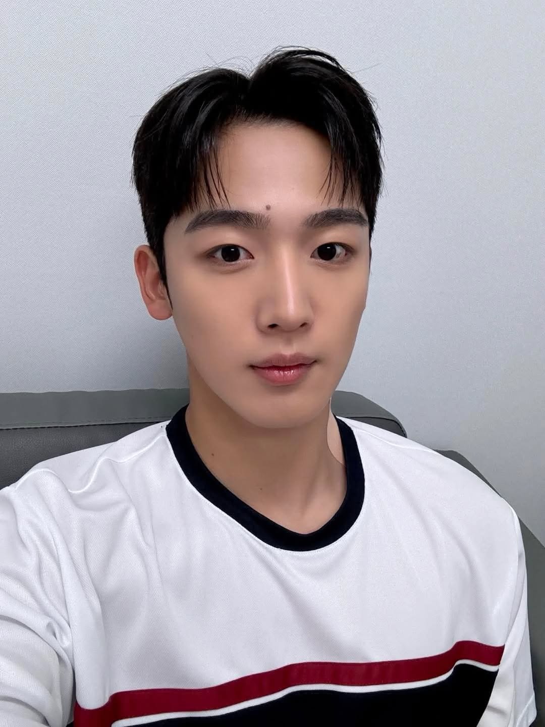 Photo by 박승진 on August 12, 2025. May be an image of 1 person, hair and text.