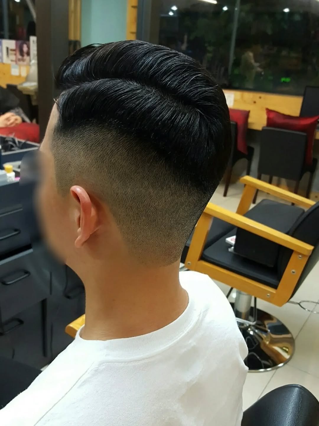 Photo by 귀여운승진 on April 25, 2026. May be an image of one or more people, hair and text.