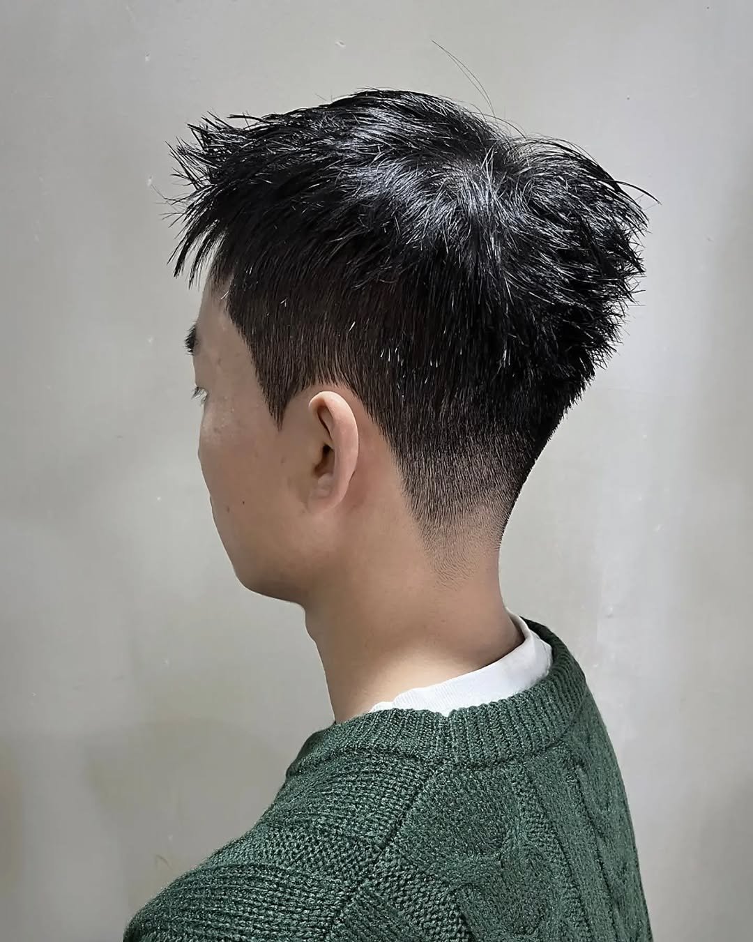 Photo by 귀여운승진 on April 25, 2026. May be an image of one or more people, hair and text.