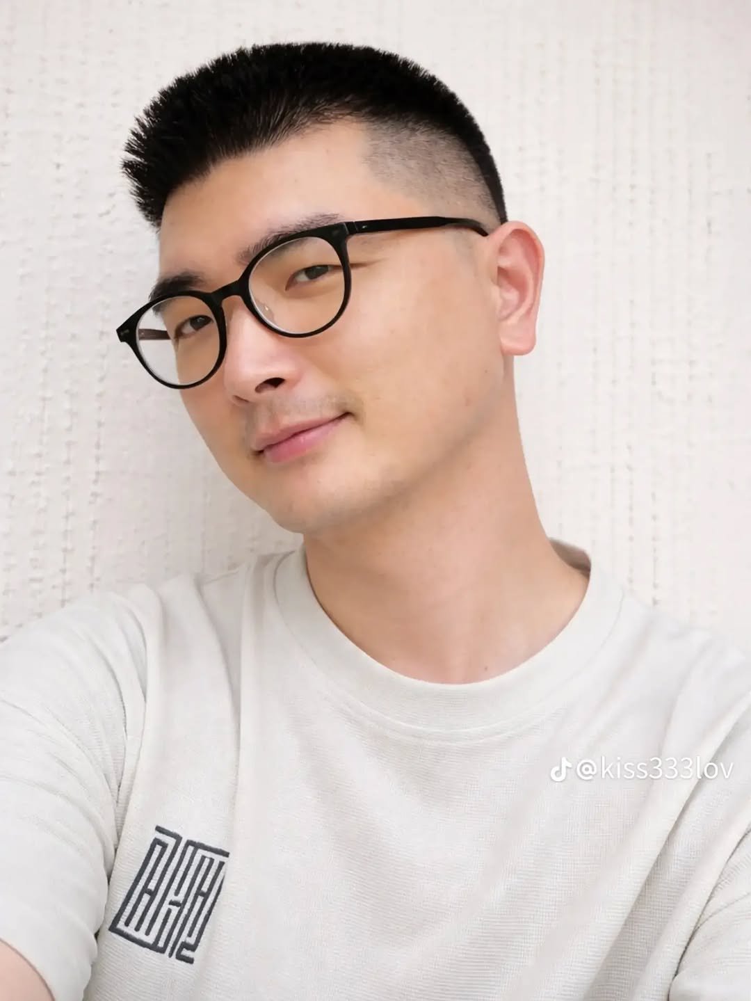 Photo by 귀여운승진 on April 25, 2026. May be an image of one or more people, beard, hair, eyeglasses and text that says 'J@kiss333lov HHM'.