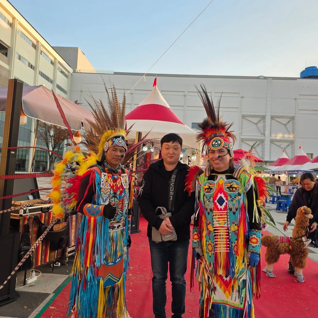 Photo by 귀여운승진 on November 22, 2025. May be an image of headdress.