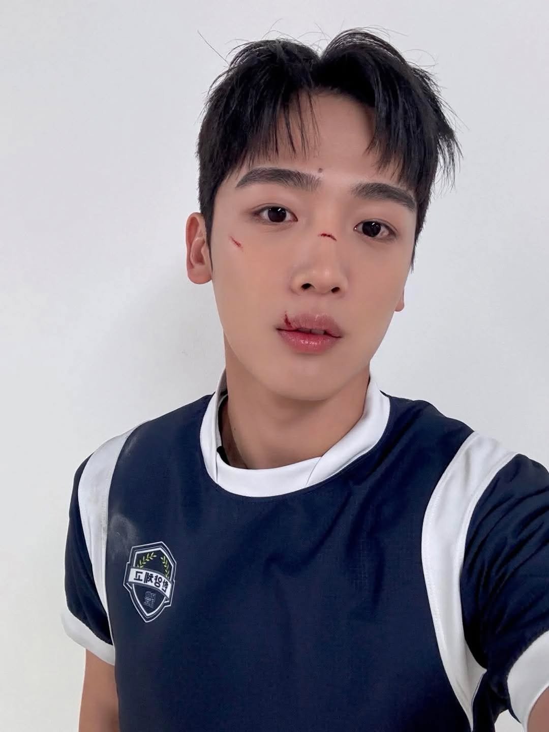 Photo by 박승진 on August 08, 2025. May be an image of 1 person, hair, top and text.