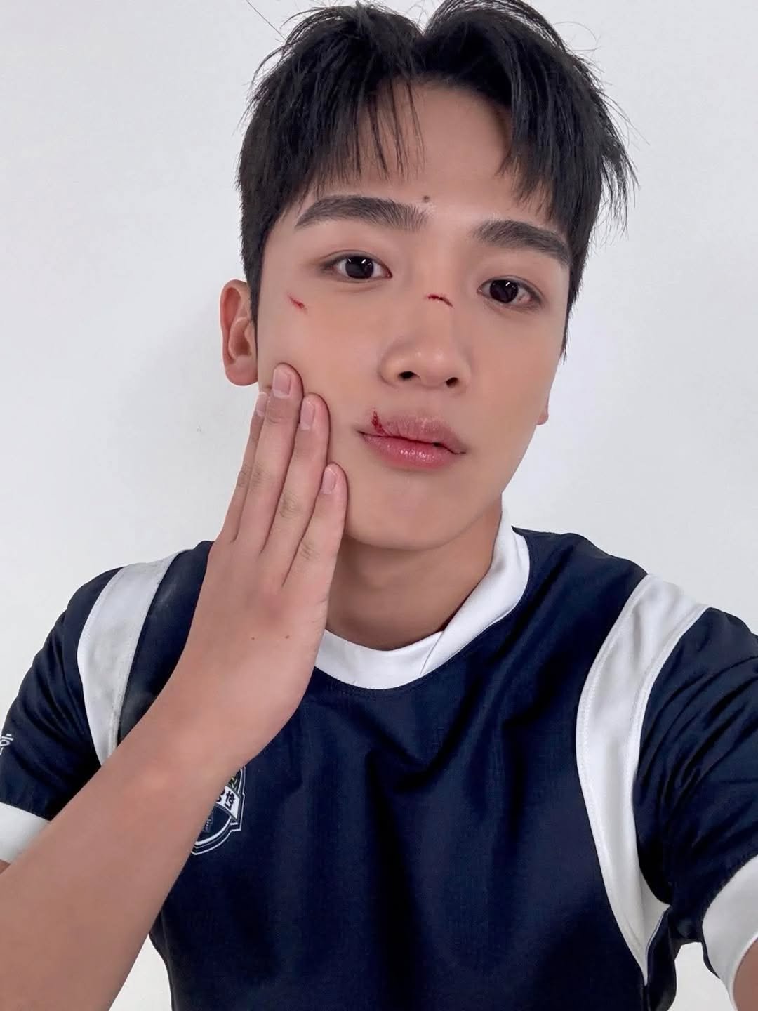 Photo by 박승진 on August 08, 2025. May be an image of 1 person, hair, top and text.