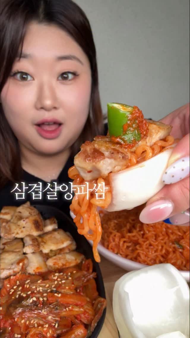 bakkongg 게시물 이미지: 삼겹살양파쌈 🧅🥓

불닭양파쌈 변형 ver..
비빔면 넣고 쌈싸먹었어요 💗
대박...