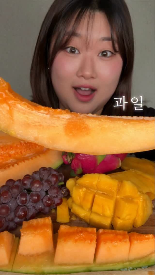bakkongg 게시물 이미지: #광고 오늘은 열시미 후숙한 과일 먹방 🍈🥭
멜론 일주일 후숙했어요..
빨리...