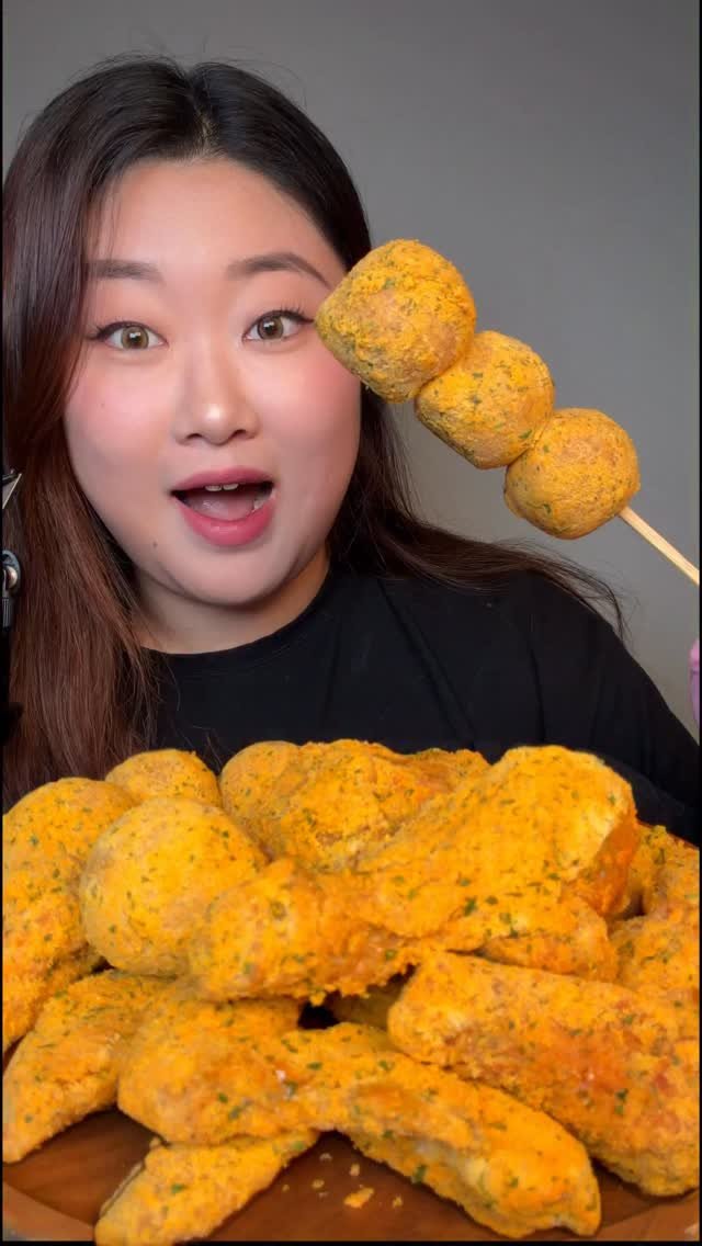 bakkongg 게시물 이미지: 오늘은 뿌링클 콤보에 뿌링치즈볼 💛

뿌링클은 한번 땡기면 먹어야 끝남
그래서 그냥...