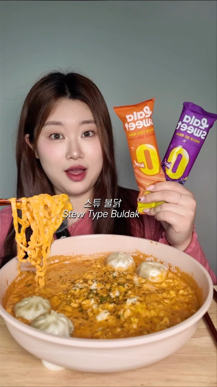 bakkongg 게시물 이미지: #광고 오늘은 스튜타입 불닭볶음면 + 라라스윗 제로바 💜
여러분 까르보불닭은...