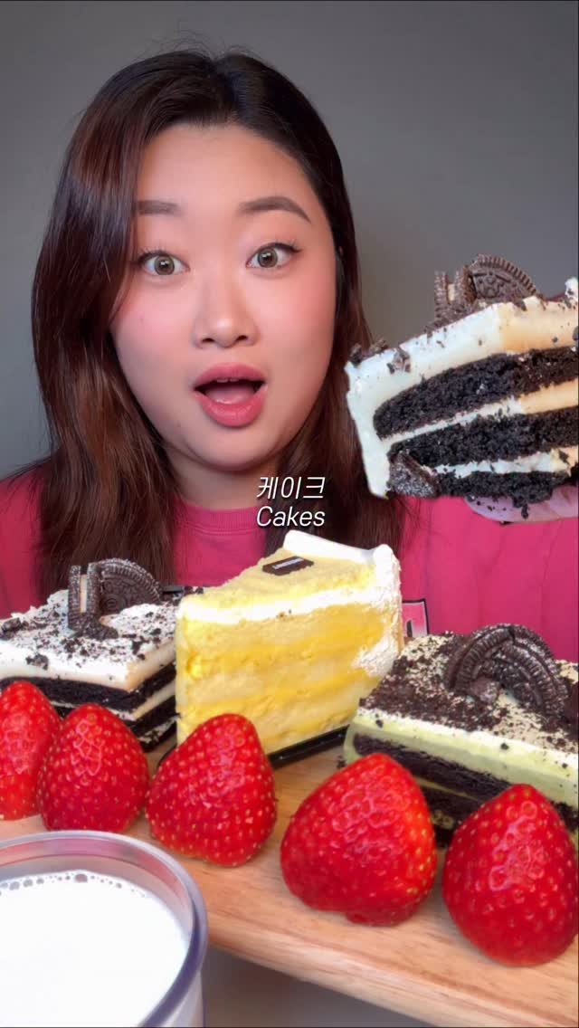 bakkongg 게시물 이미지: 오늘은 투썸 케이크 먹방 🍰🍓

조각 케익 손에 들고 와그와구 먹을때..
너무...