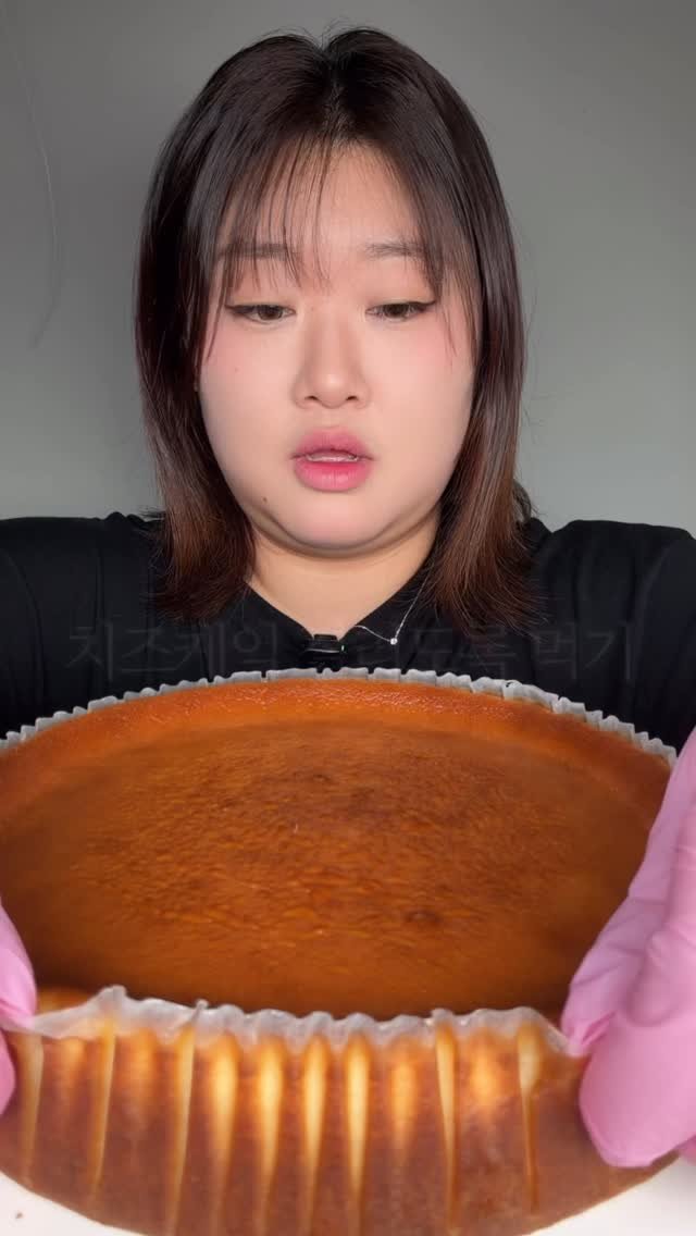 bakkongg 게시물 이미지: 레전드 트레이더스 치즈케익

캬라멜 드리즐 조합 👉🏻 10점 만점에 10점
휘핑크림...