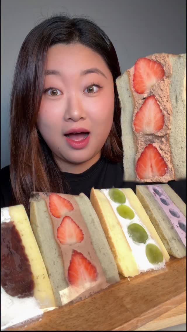 bakkongg 게시물 이미지: 혀에 닿자마자 녹아버리는 과일샌드 먹방 🍓🫐

📍유키산도라는 곳에서 사왔슴당ㅋ
빵이...