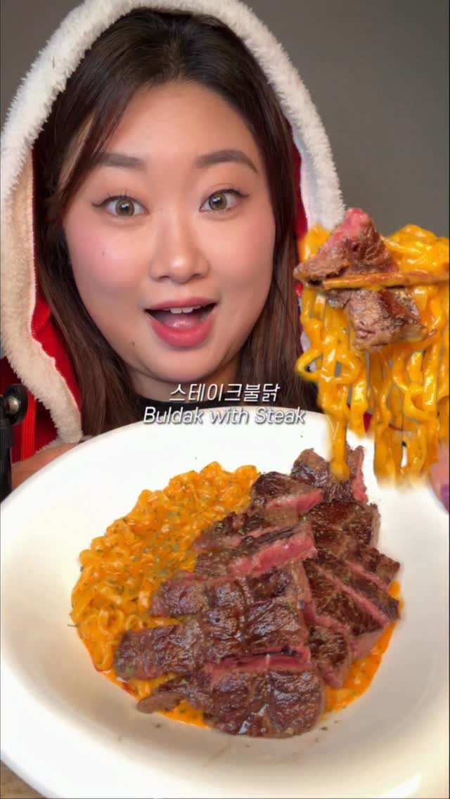bakkongg 게시물 이미지: 크리스마스 이브 정식 🤶🏻🎄

스테이크랑 까르보불닭 !!!!
스테이크는...