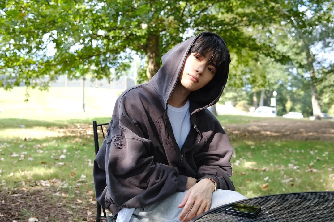 Photo by BEOMGYU of TXT on September 27, 2025. May be an image of duffle coat, parka, cloak, park and text.