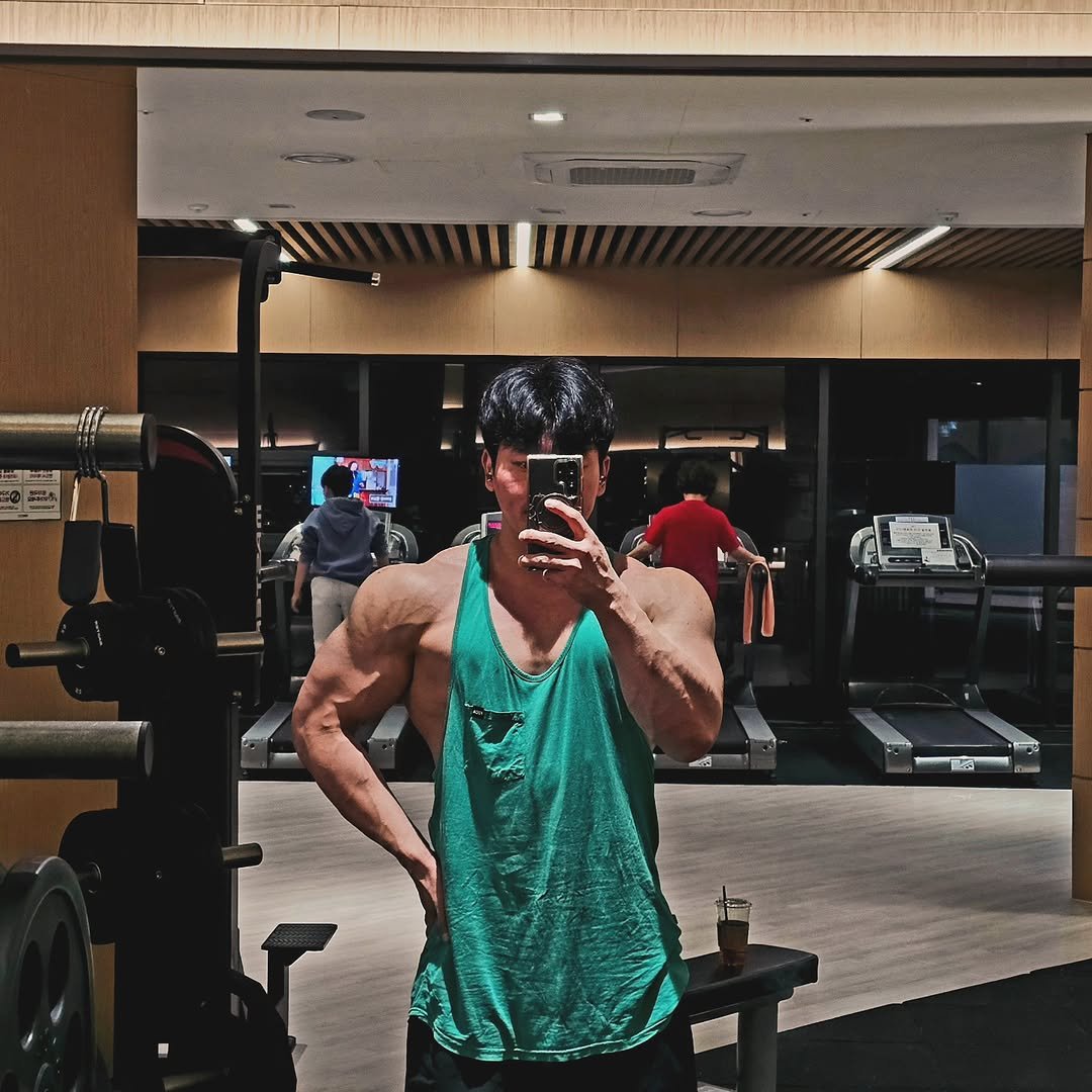 bamsooni0 게시물 이미지: -
밀기도 PR달성 완료🔥

OHP 110
Bench prees 165

PR을얻고...